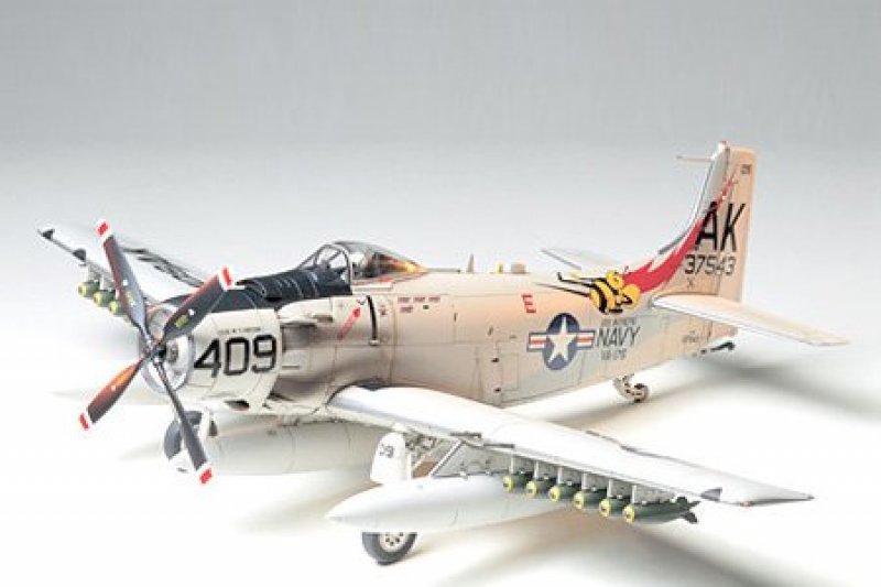 Plastikový model letadla Tamiya 61058 A-1H Skyraider US Navy 1:48 | pkmodelar.cz