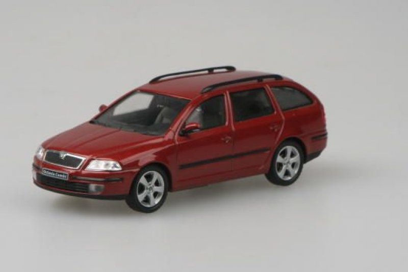 Škoda Octavia II Combi (2004) 1:43 - Červená Flamenco Metalíza | pkmodelar.cz