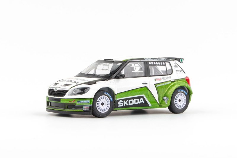 Škoda Fabia II FL S2000 (2010) 1:43 - Škoda Motorsport Design 2012 II - Šotolinová Kola | pkmodelar.cz