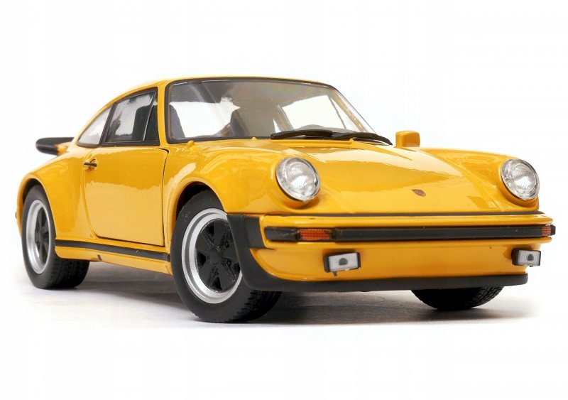 Model auta Welly Porsche 911 Turbo (žlutá) 1:24 | pkmodelar.cz