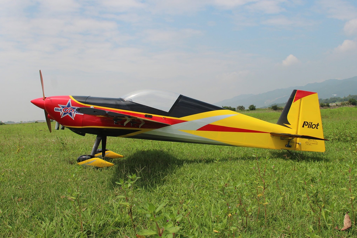 103" Slick 2600mm 120cc Žluto-Červeno-Černý | pkmodelar.cz