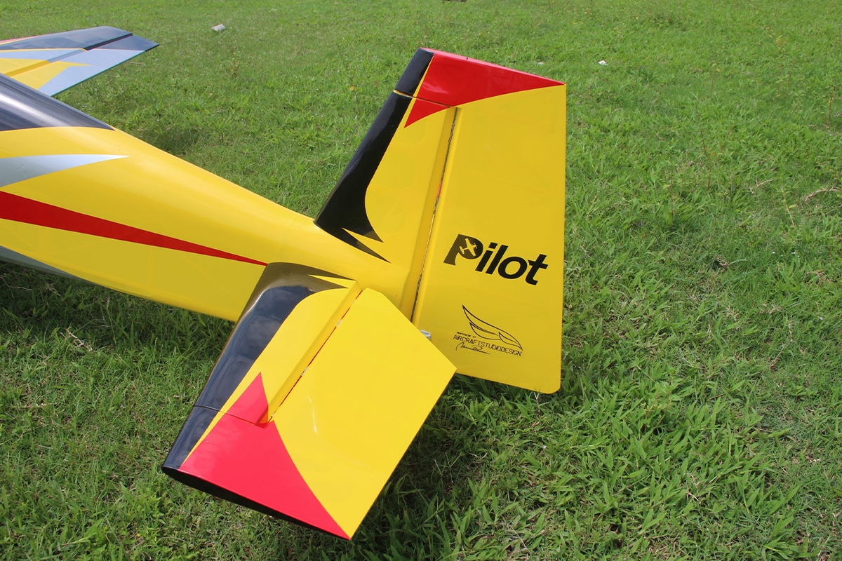 103" Slick 2600mm 120cc Žluto-Červeno-Černý | pkmodelar.cz