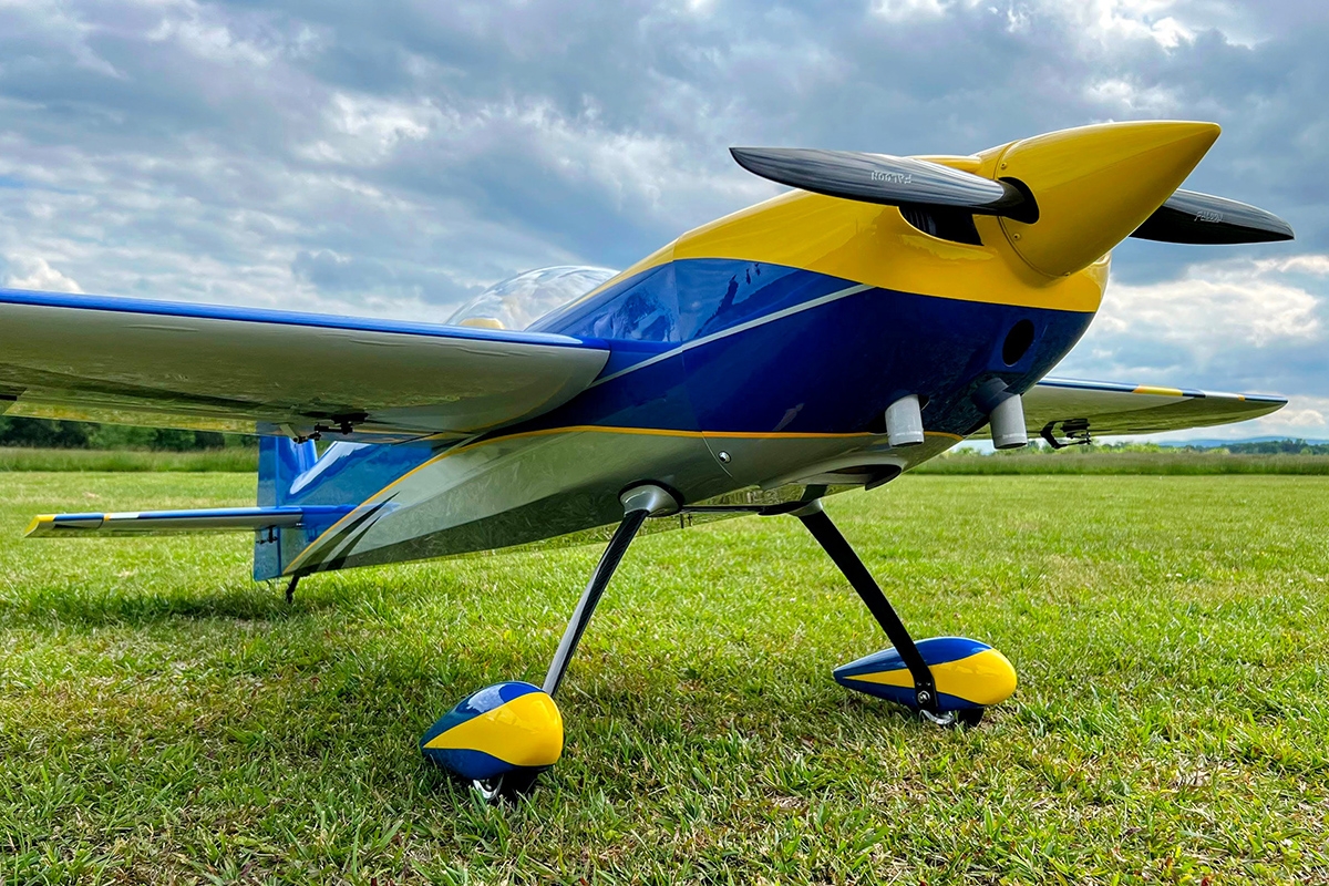 104" Edge 540T Modrá/Žlutá 2,64m | pkmodelar.cz