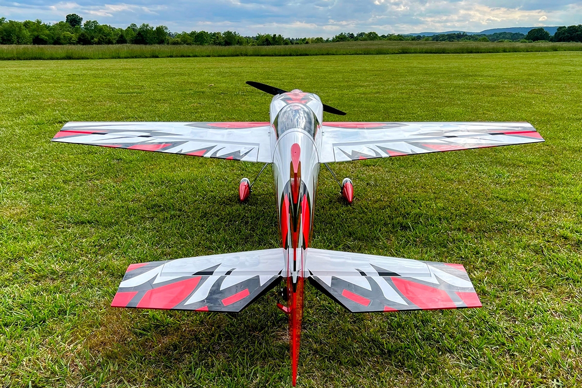 104" Edge 540T Červená/Bílá 2,64m | pkmodelar.cz