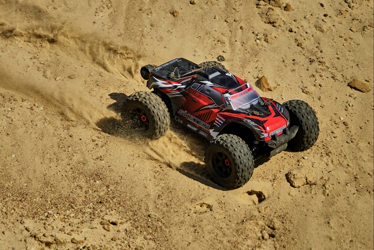 SKETER XP 4S - 1/10 Monster Truck 4WD - RTR - Brushless Power 4S | pkmodelar.cz