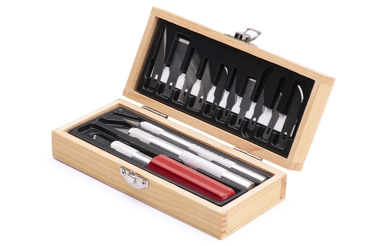 30820 Sada nožů: střední #1,2 a 5 včetně deset typů čepelí balené v dřevěné krabičce