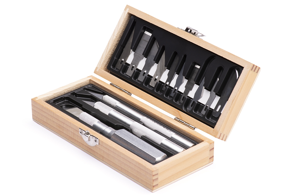 30820 Sada nožů: střední #1,2 a 6 včetně deset typů čepelí balené v dřevěné krabičce