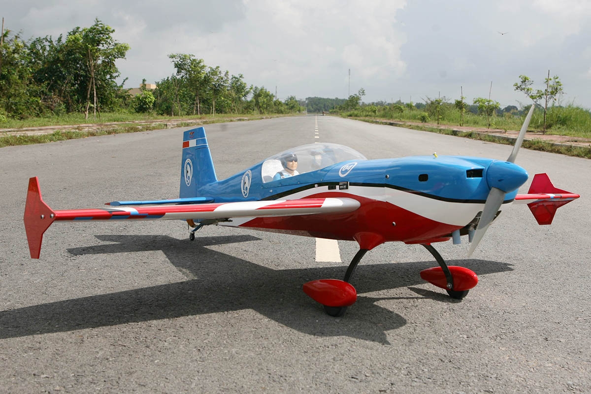 Extra 330LX 2,08m Červeno/Modrá | pkmodelar.cz