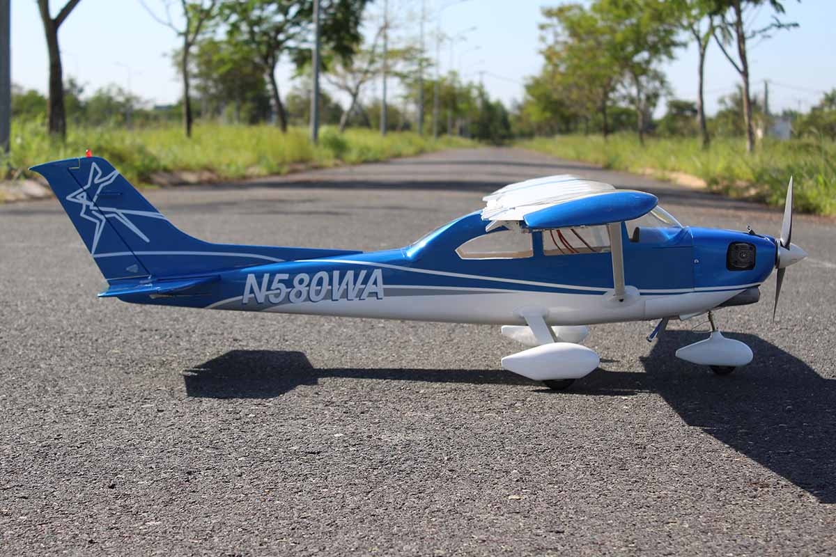 Cessna Skylane T 182 1,75m Modro/Bílá | pkmodelar.cz