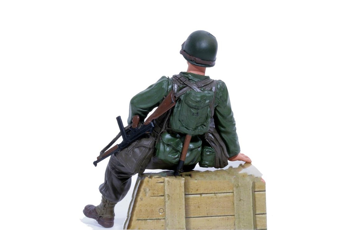 1/16 figurka sedícího kapitána US pěchoty z 2 sv. války, ručně malovaný | pkmodelar.cz