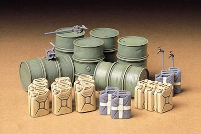 Plastikový model vojenské techniky Tamiya 35186 German Fuel Drum Set 1/35