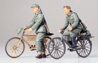 Plastikový model vojáků Tamiya 35240 German Soldiers with Bicycles 1/35  | pkmodelar.cz