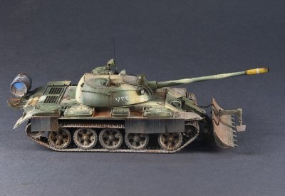 Plastikový model tanku Trumpeter 07284 T-55 with BTU-55 1:72