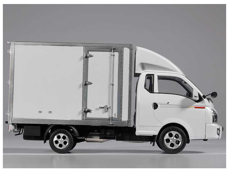 Academy Hyundai Porter II MCP (1:24) | pkmodelar.cz