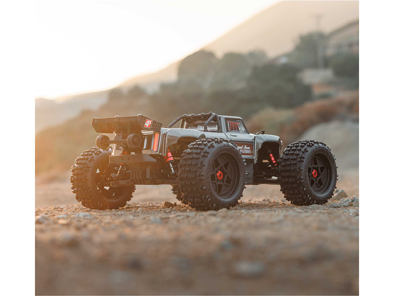 Arrma Outcast 4S V2 BLX 1:10 4WD RTR ocelová | pkmodelar.cz