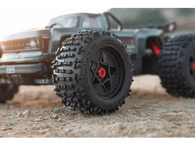 Arrma Outcast 4S V2 BLX 1:10 4WD RTR červená | pkmodelar.cz