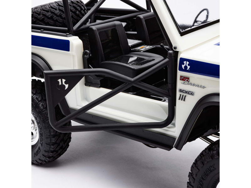 Axial SCX10 III Early Ford Bronco 4WD 1:10 bílý | pkmodelar.cz
