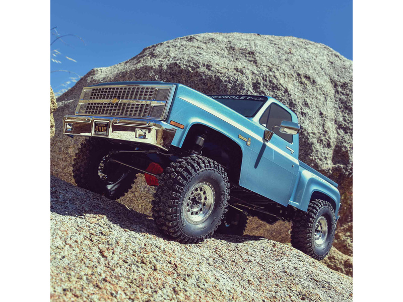 Axial SCX10 III Base Camp Chevrolet K10 1982 RTR | pkmodelar.cz