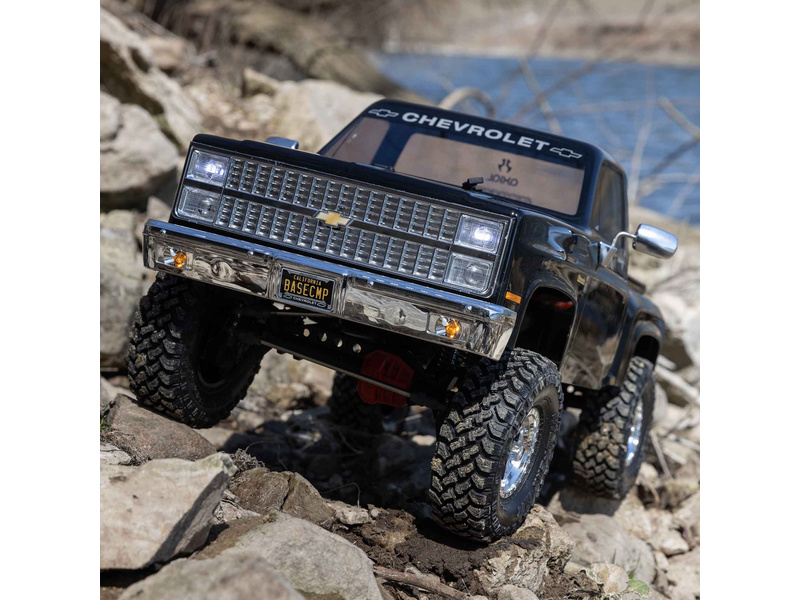 Axial SCX10 III Base Camp 1:10 4WD Chevy K10 1982 RTR černý | pkmodelar.cz