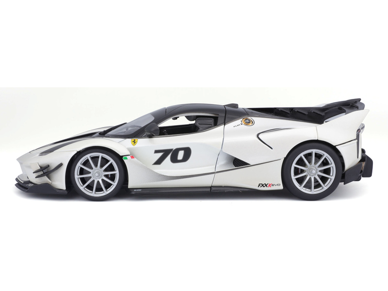 Bburago Ferrari FXX-K EVO No.70 1:18 bílá/černá | pkmodelar.cz