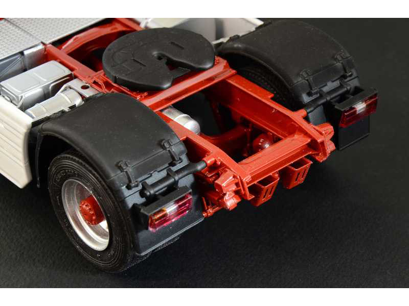  Italeri 3926 Iveco Turbostar 190.48 Special (1:24) | pkmodelar.cz