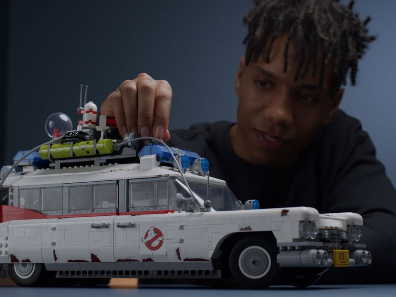 LEGO Icons - Krotitelé duchů – ECTO-1 | pkmodelar.cz