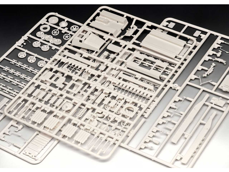 Plastikový model vojenské techniky Revell 03264 sWS with 15cm Panzerwer (1:72) | pkmodelar.cz