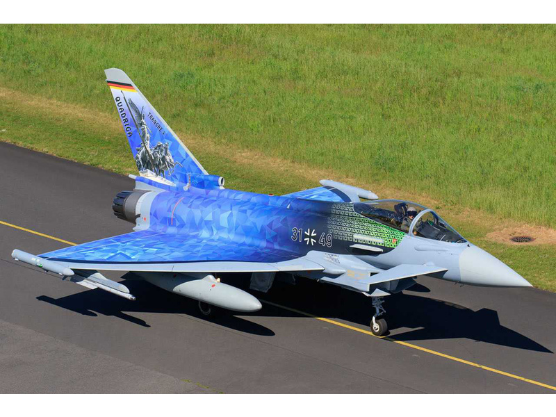 Plastikový model letadla Revell 63843 Eurofighter Typhoon Luftwaffe 2020 Quadriga (1:72) (sada) | pkmodelar.cz