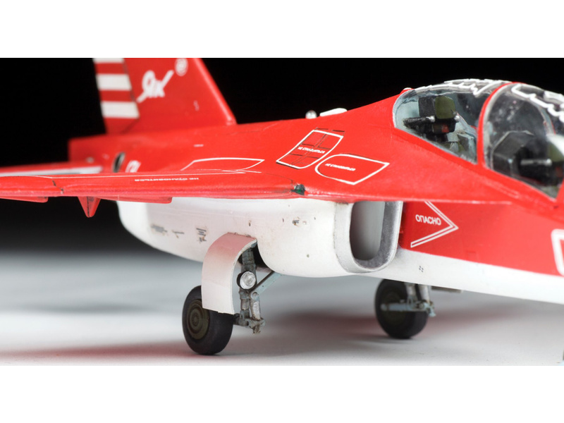 Plastikový model letadla Zvezda 7316 Jakovlev Yak-130 (1:72) | pkmodelar.cz