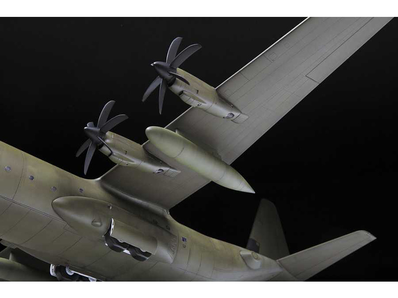 Plastikový model letadla Zvezda 7324 Lockheed C-130 J-30 Super Hercules (1:72) | pkmodelar.cz