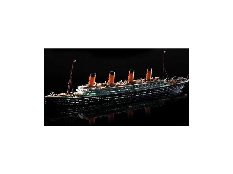 Plastikový model lodě Academy 14220 Titanic s LED MCP (1:700)